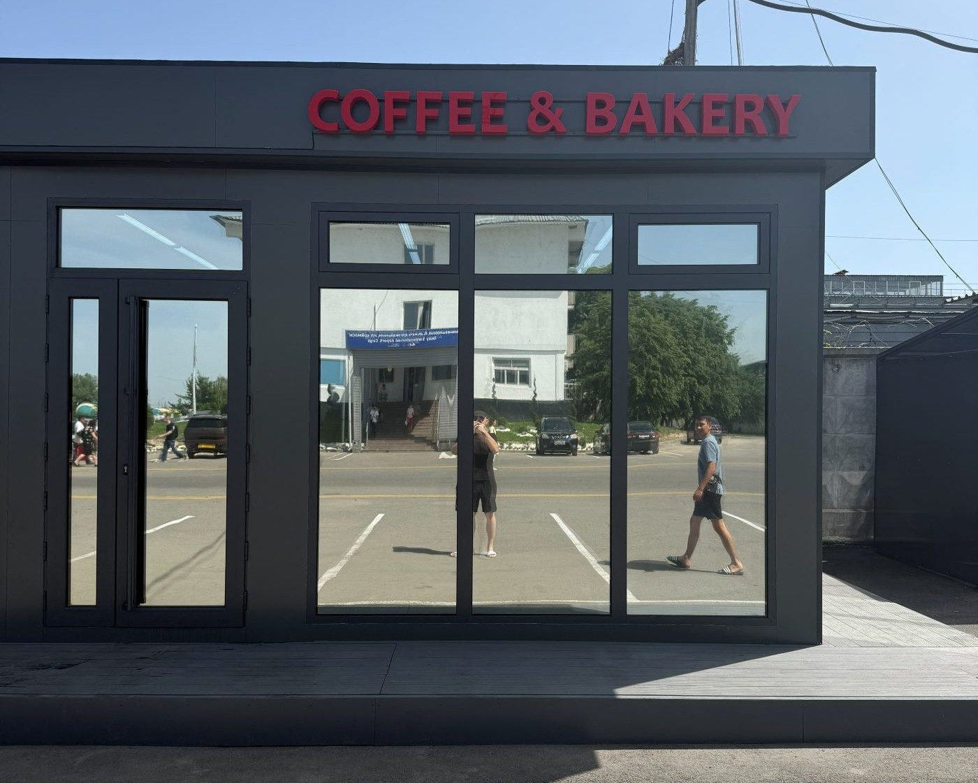ПОСЛЕ — Coffee & Bakery, витрина